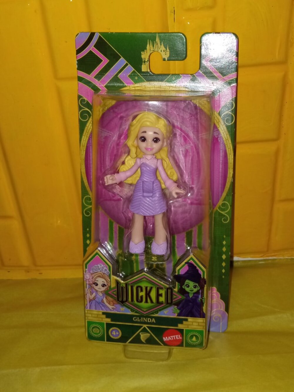 Mini Glinda shiz university uniform wicked mattel wizard of oz glinda the good